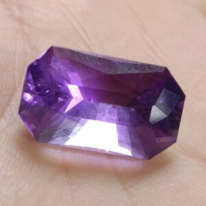 Natural top quality beautiful 20 carats radiant shape faceted eye clean clarity amethyst gem
