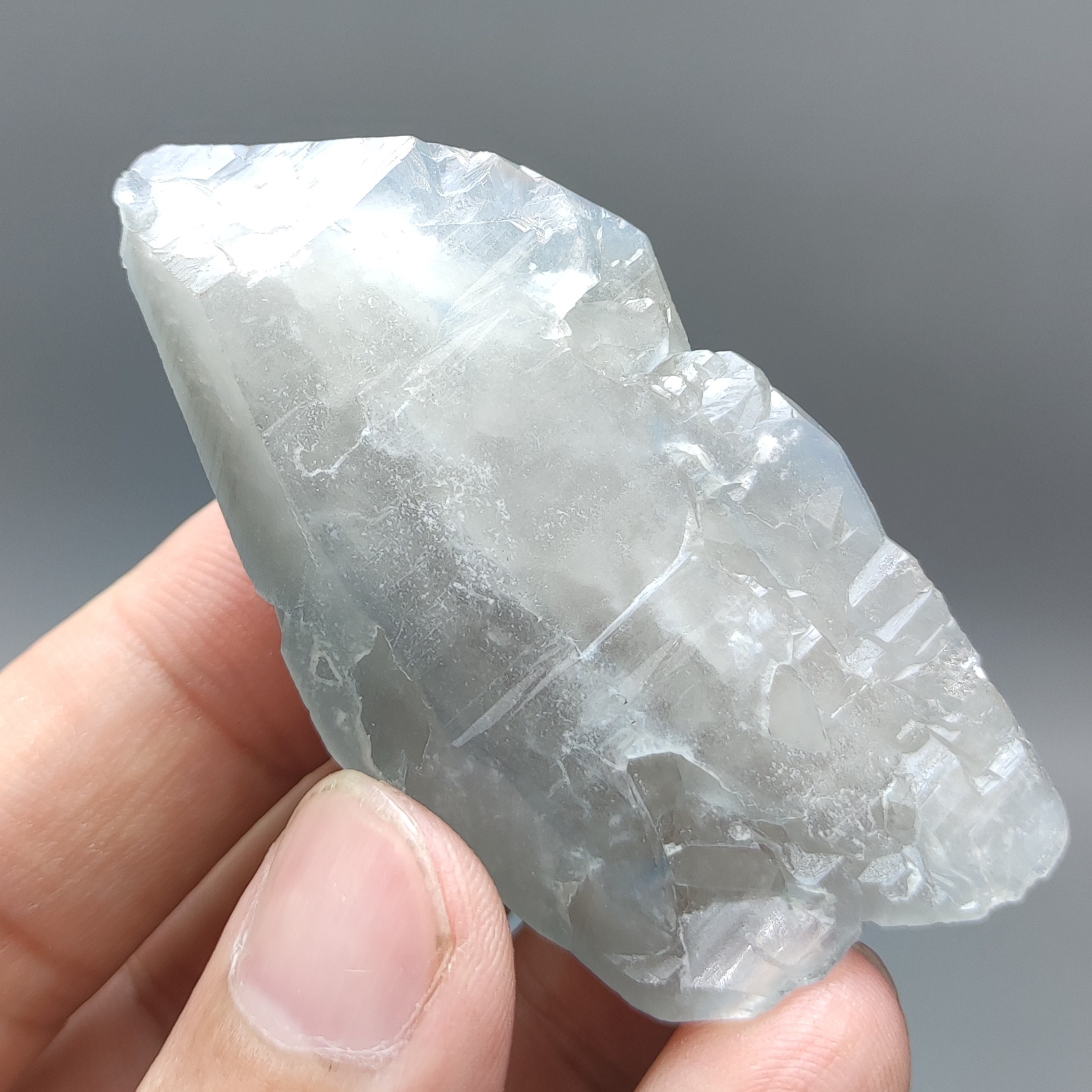 アフガニスタン産の天然希少インディコライトブルークォーツクリスタル