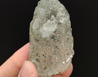 エッチングされた水晶と緑泥石、パキスタンのスカルドゥ産（131グラム
