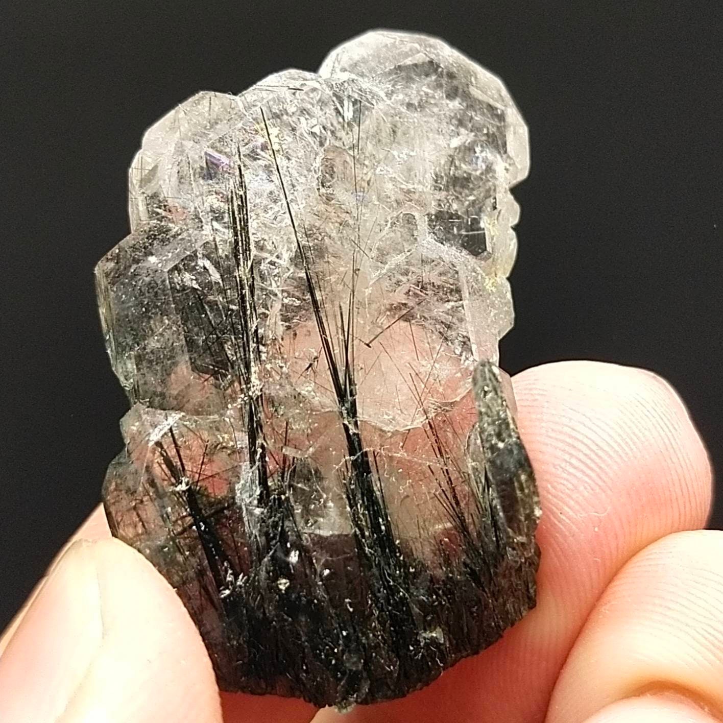 パキスタン、KP産の巨大な緑色ビソライト含有アパタイト結晶、14.4