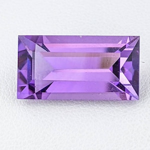 Natural good quality beautiful 8 carats radiant shape clear faceted amethyst gem