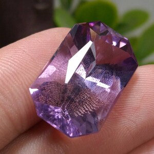 Natural top quality beautiful 25 carats eye clean clarity radiant shape amethyst gem