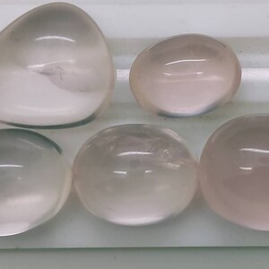 Natuurlijke ringmaten van goede kwaliteit rozenkwarts cabochons