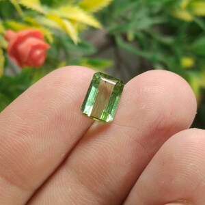 Natural high quality beautiful 2 carats faceted green tourmaline gem