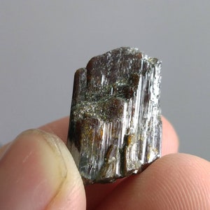 Natural top quality beautiful 5.3 grams terminated pattern structure Rutile crystal