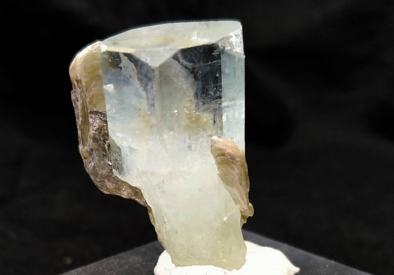 Natural top quality beautiful aquamarine crystal