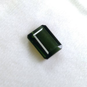 Natural top quality beautiful 4.5 carats faceted radiant shape green tourmaline gem