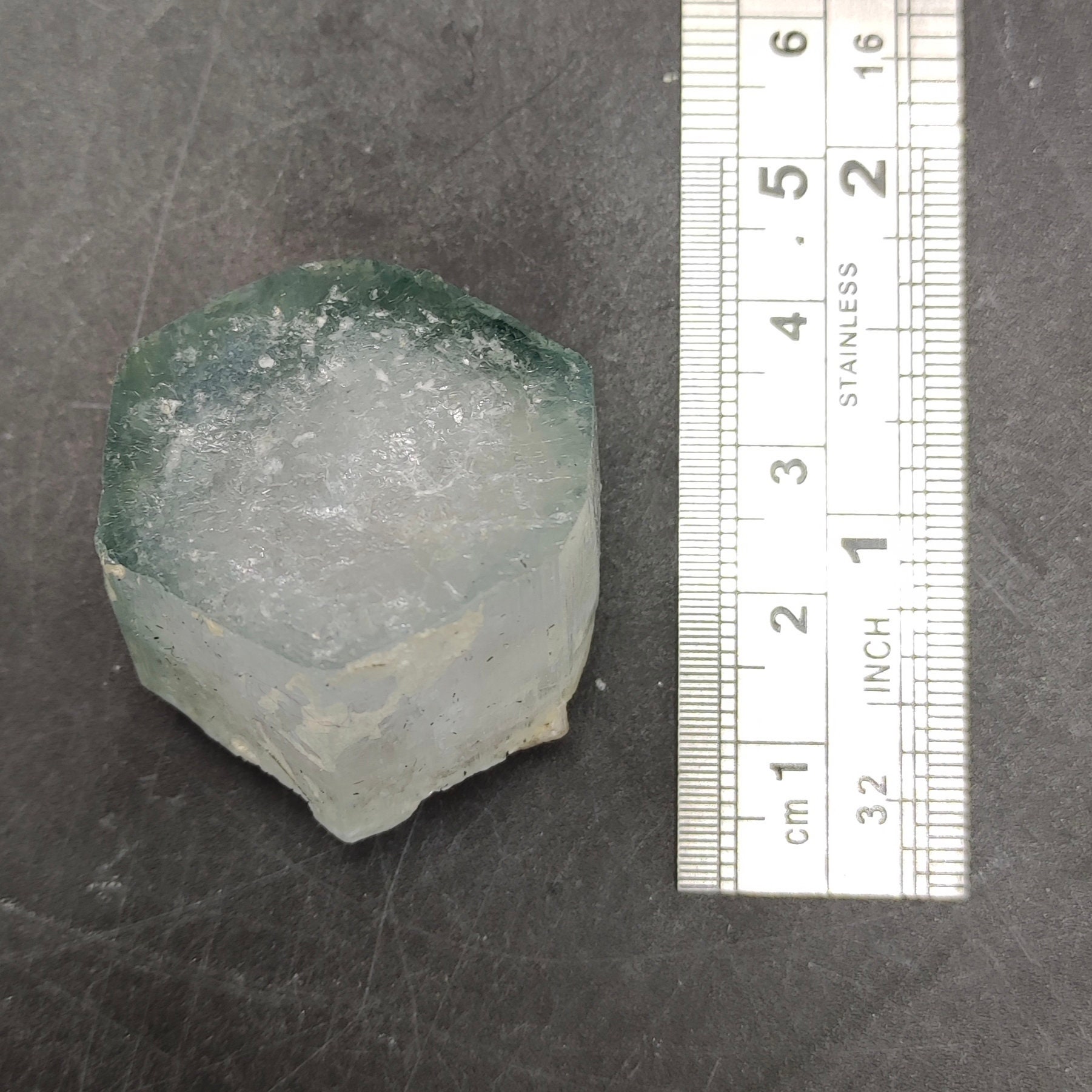 パキスタンのスカルドゥ産、ピンク色の天然アクアベリル（ゴシェナイト