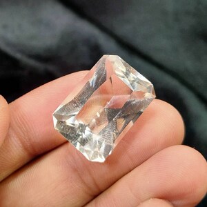 Natural top quality faceted 27 carats beautiful quartz gem