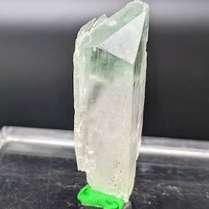 Bicolor Spodumene var kunzite clear gem quality lustrous crystal from Afghanistan, 14.3 grams