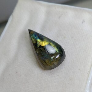 Natural fine quality beautiful 18 carats pear shape labradorite cabochon