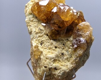 Cristaux de grenat grossulaire orange sur Matrix, Pakistan