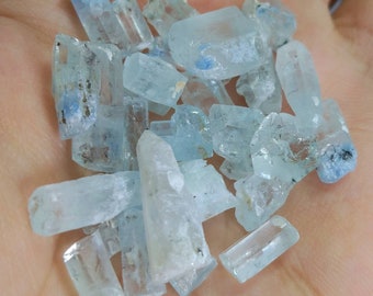 Cristaux aigue-marine bleu clair, Skardu Pakistan (14 grammes, 26 pièces)