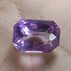 Natural top quality beautiful 20 carats radiant shape faceted eye clean clarity amethyst gem