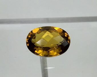 Gemme naturelle de bonne qualité en forme de damier à facettes de la taille d'une bague