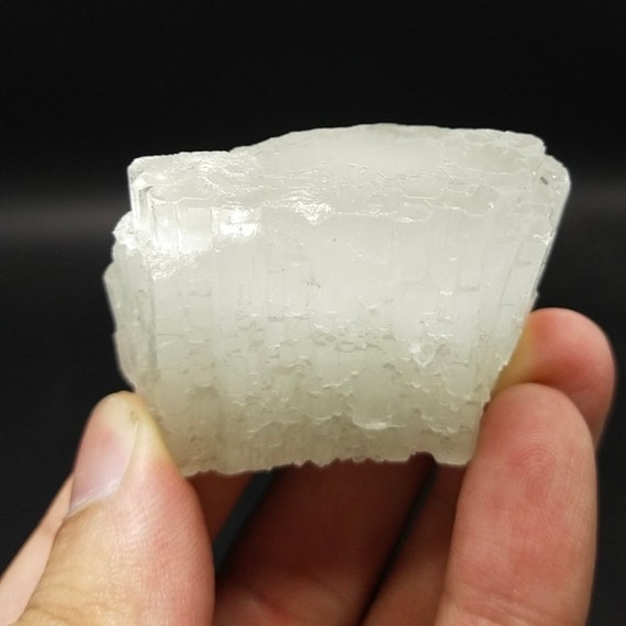 美形　アクアマリン　パキスタン　ギルギット・バルティスタン　スカルドゥ産 パキスタンのギルギット・バルティスタン州スカルドゥ産、表面に模様の