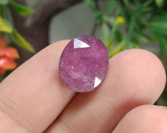 Gema de turmalina rosa oval facetada de 9 quilates
