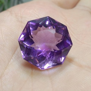 Natural top quality beautiful 26 carats eye clean clarity cushion shape amethyst gem