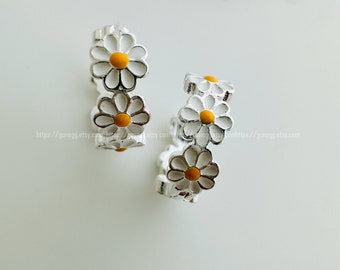 daisy hoops, huggies, 1 pair, 14mm