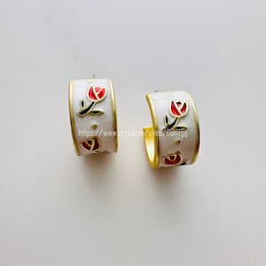 gold tulip stud post earring simple earrings everyday / 15mm