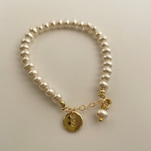 personalized initial shell pearl bracelet hand stamped bracelet dainty gold monogram bracelet bridesmaid bracelet image 3