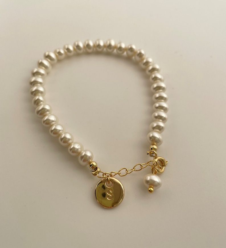 personalized initial shell pearl bracelet hand stamped bracelet dainty gold monogram bracelet bridesmaid bracelet image 3