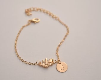 personalized initial leaf bracelet hand stamped bracelet dainty delicate gold monogram bracelet bridesmaid bracelet