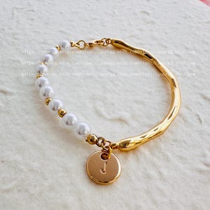 personalized initial resin pearl bracelet hand stamped bracelet dainty gold monogram bracelet bridesmaid bracelet