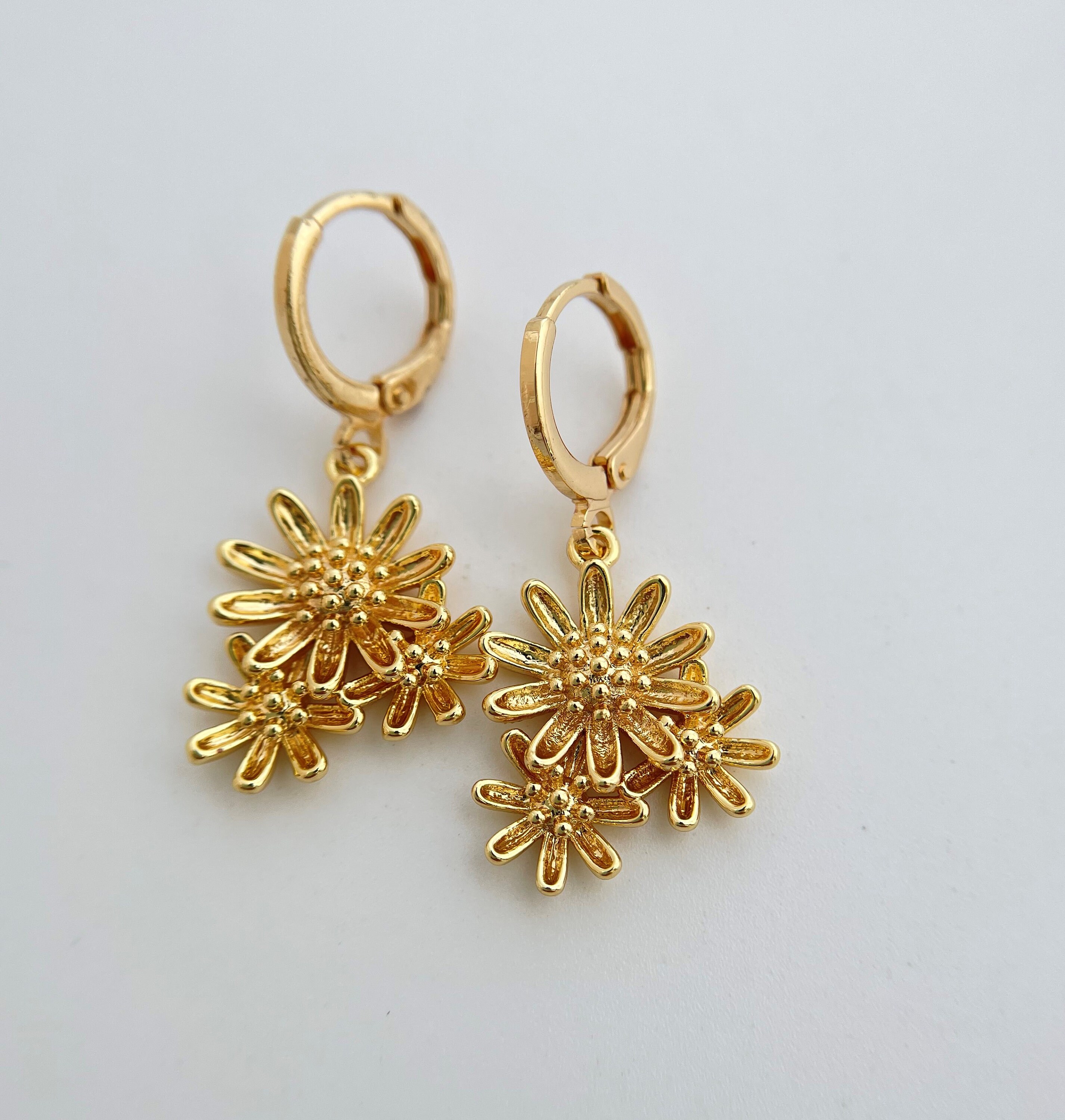 Gold Daisy Flower Hoop Hoops Earring Dangle Earrings - Etsy