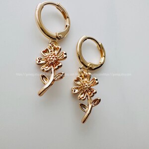 gold daisy flower sunflower earring endless hoops huggies dangle earring simple earrings everyday/gift for her