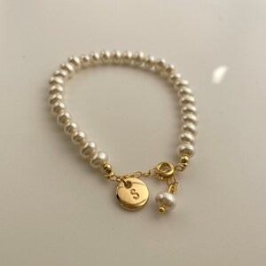 personalized initial shell pearl bracelet hand stamped bracelet dainty gold monogram bracelet bridesmaid bracelet image 4