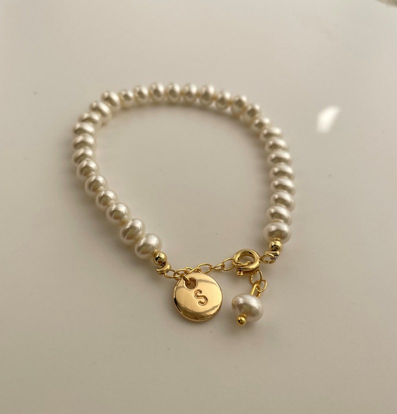 personalized initial shell pearl bracelet hand stamped bracelet dainty gold monogram bracelet bridesmaid bracelet image 4