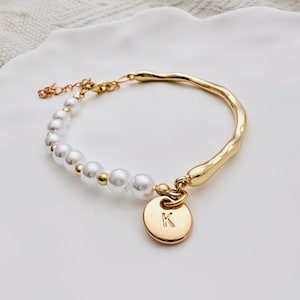 personalized initial resin pearl bracelet hand stamped bracelet dainty gold monogram bracelet bridesmaid bracelet