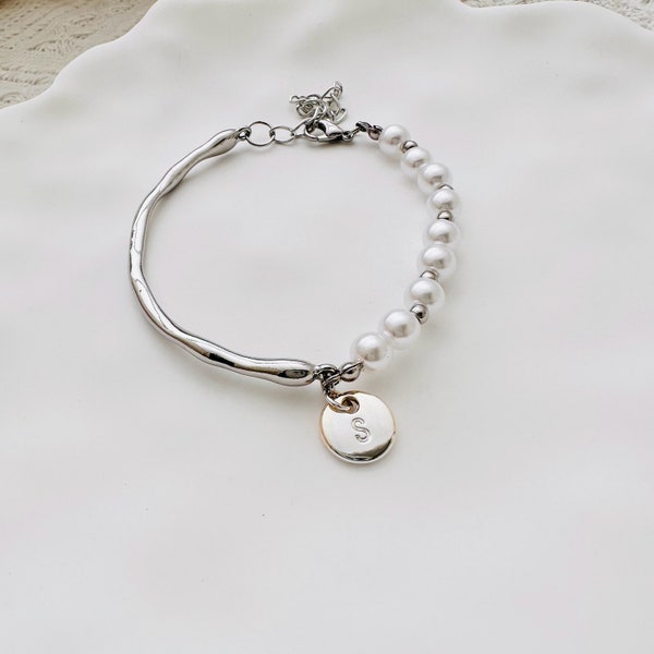 personalized initial resin pearl bracelet hand stamped bracelet dainty silver monogram bracelet bridesmaid bracelet