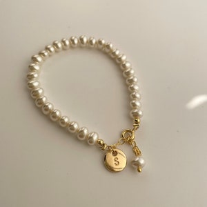 personalized initial shell pearl bracelet hand stamped bracelet dainty gold monogram bracelet bridesmaid bracelet image 1