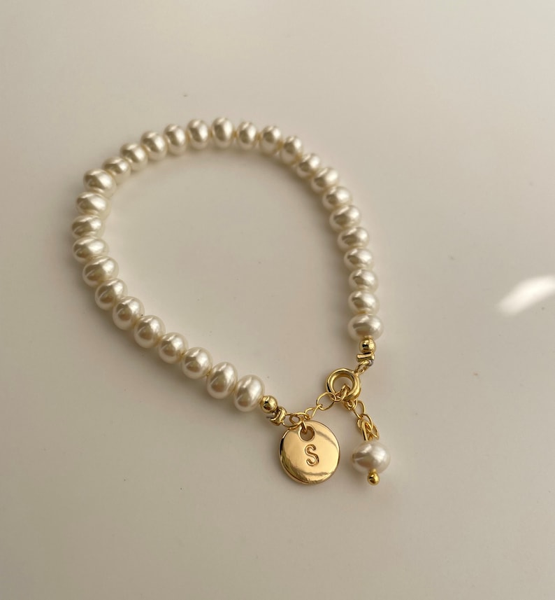 personalized initial shell pearl bracelet hand stamped bracelet dainty gold monogram bracelet bridesmaid bracelet image 1