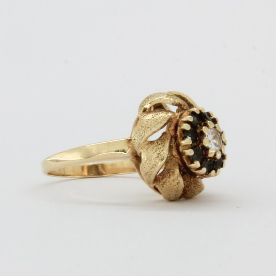 Retro gold "Leaf bombe" ring in 14K gold & gemston
