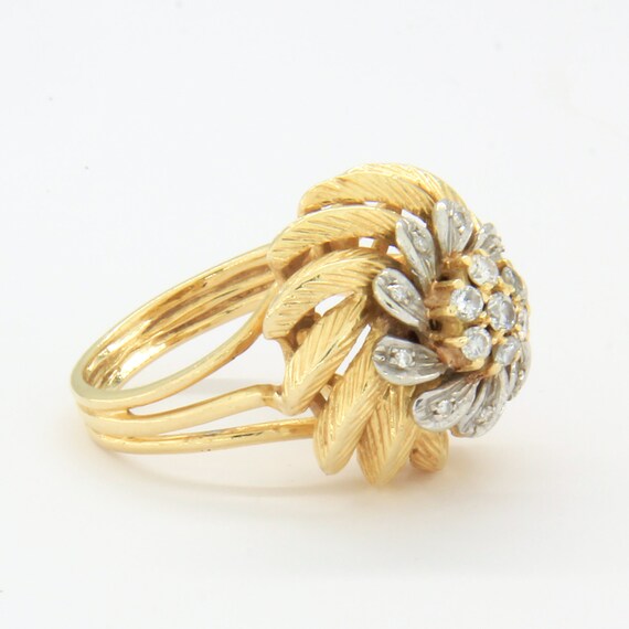 Big Retro gold "Leaf bombe" ring in 18K gold & dia
