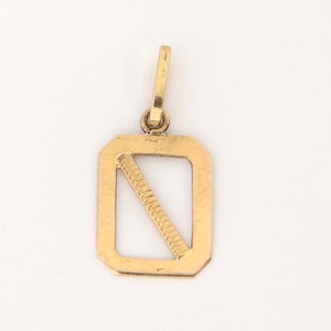 Vintage 18k Gold Geometrischer Anhänger - Strukturiertes Rechteck mit Bar, Minimalistischer Goldanhänger