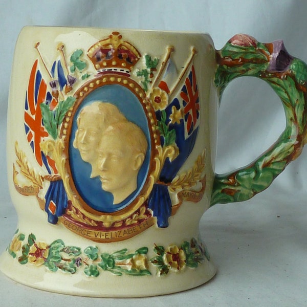 Tasse commémorative musicale en poterie Couronnement du roi George VI de la reine Elizabeth 1937 Devon Fielding