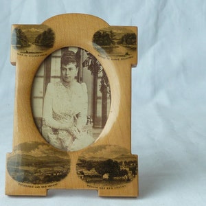Scottish Mauchline Ware Photo Frame Duchess of Clarence Cartes de Visite