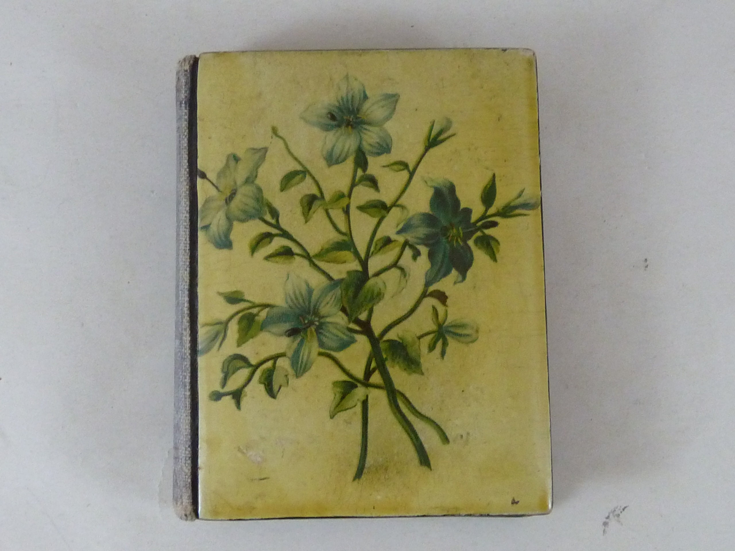 Mauchline Ware Book Lily Floral White Black Lacquer