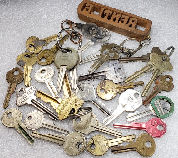 30 Vintage Keys Padlock Keys Room Keys Door Keys GM Key Old Keys Brass  Aluminum Steel Mixed Key Lot 