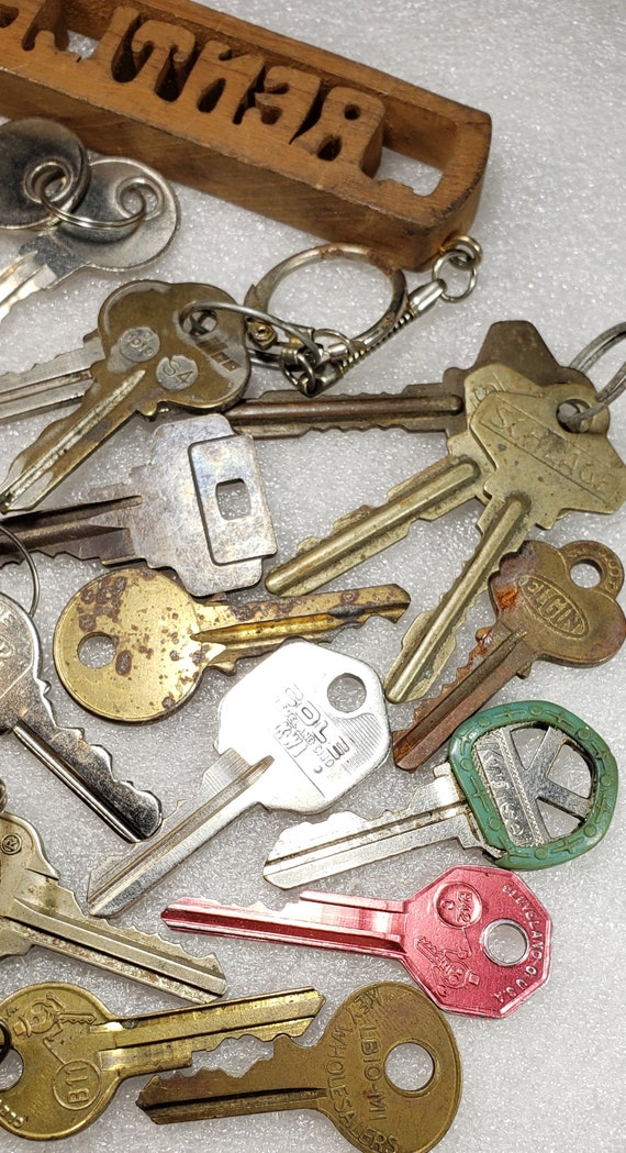 30 Vintage Keys Padlock Keys Room Keys Door Keys GM Key Old Keys