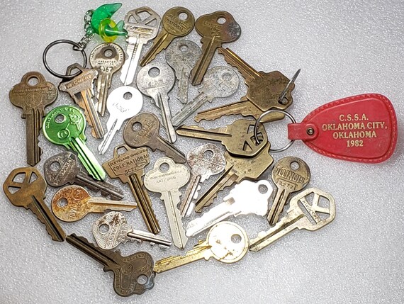 Vintage Alpha Keys 908 545 