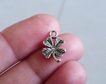 40x Clover Bulk Charms, Antique Silver Tone  Good Luck Pendants C786