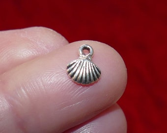 10x Tiny Shell Charms, Antique Silver Tone F313