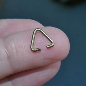 20x Bronze Triangle Strong 9mm Pinch Bails, Open Jump Rings H002