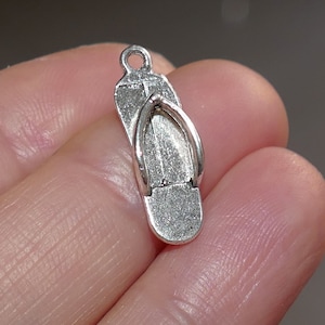 5/10x  Flip Flop Miniature Charm, Antique Silver tone Beach Sandal Small Pendants D149