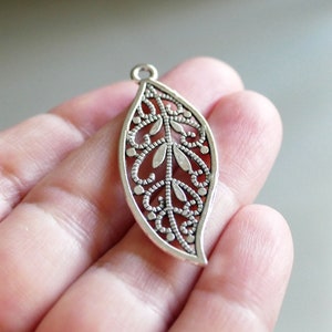 2/6x Leaf Charm, Silver Tone Large Filigree Leaves Double Sided Pendant C670